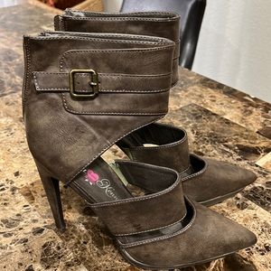 Khaki green stiletto heel